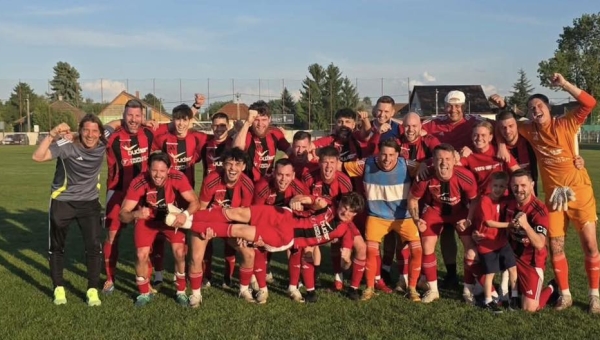 BAJNOK A VECSÉSI FC- TRIPLEX TARGO